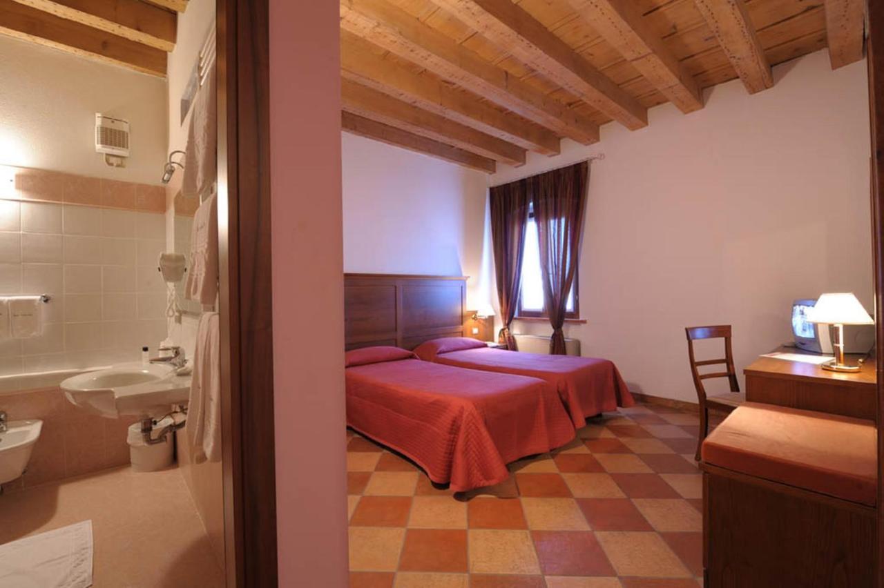 Corte Castelletto Nogarole Rocca Bagian luar foto